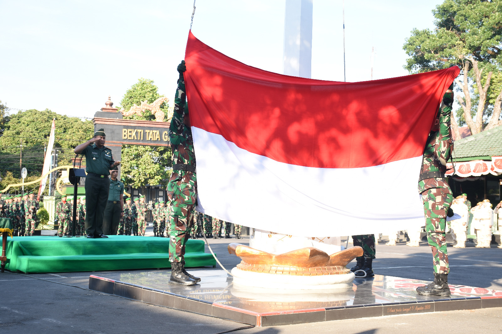 Melalui Upacara Bendera, Prajurit Korem 073/Makutarama Pupuk Jiwa Kejuangan
